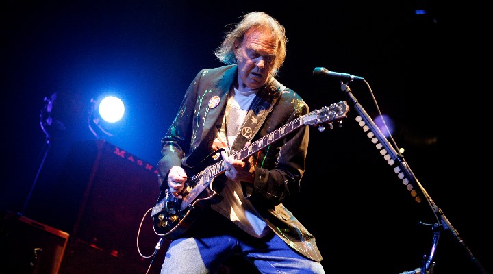 Neil Young plays a Hurricane Sandy benefit gig in 2008