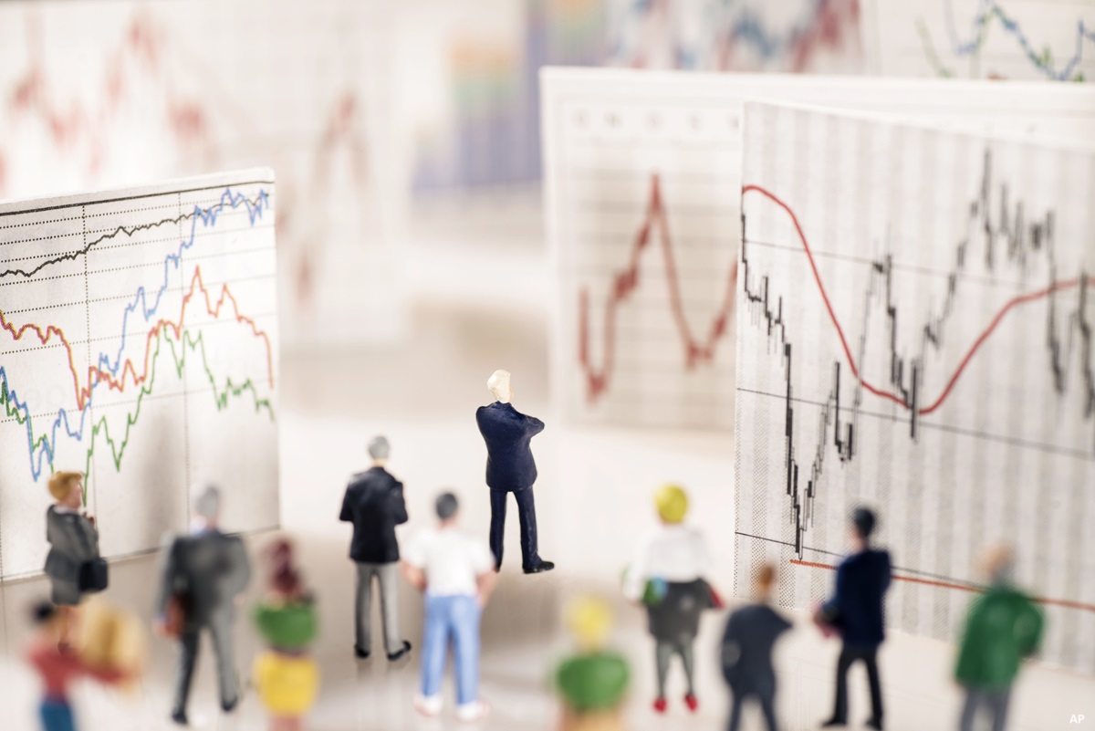 Illustration of people analyzing the market