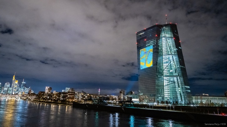 ECB Frankfurt at night
