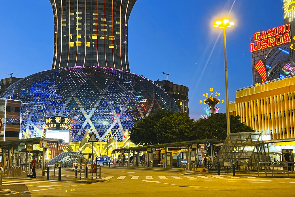 Macau's Casino Operators Get New Licenses; Genting Loses Out