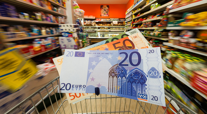 symbolic image depicting two euro bills in a shopping cart