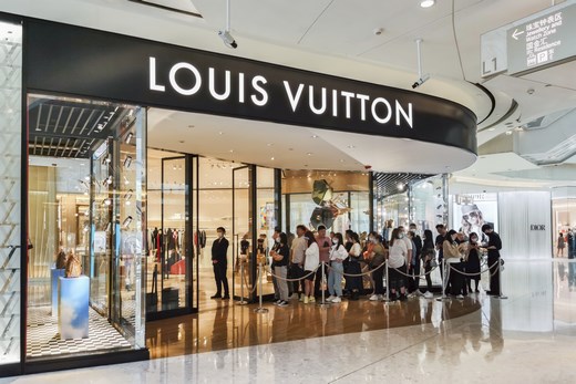 Louis Vuitton, Dior soutiennent LVMH
