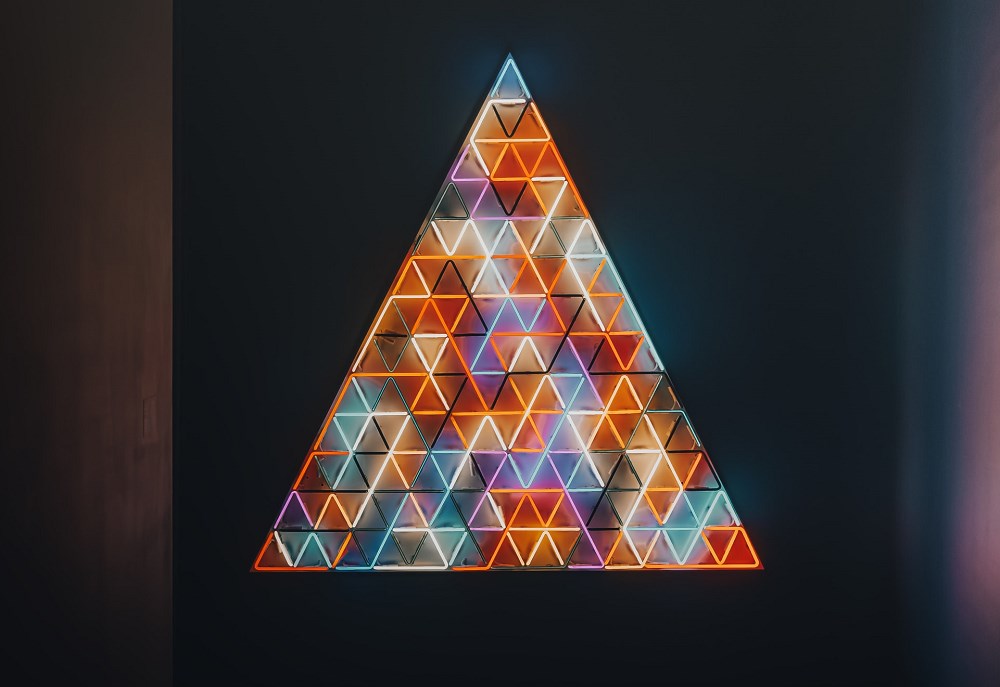 Multicoloured triangle 99