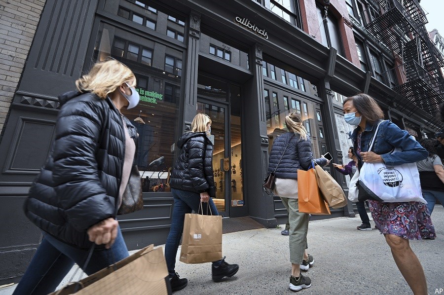 Shoppers in front of Allbirds clothing store
