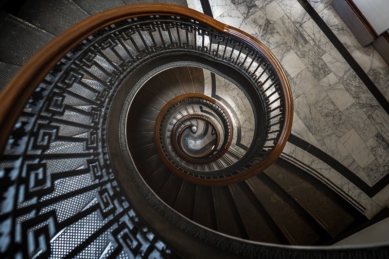 Spiral stairs down