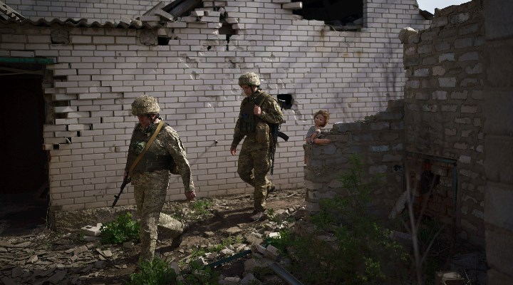Ukrainian Soldiers Walk Through The Remains of a Building