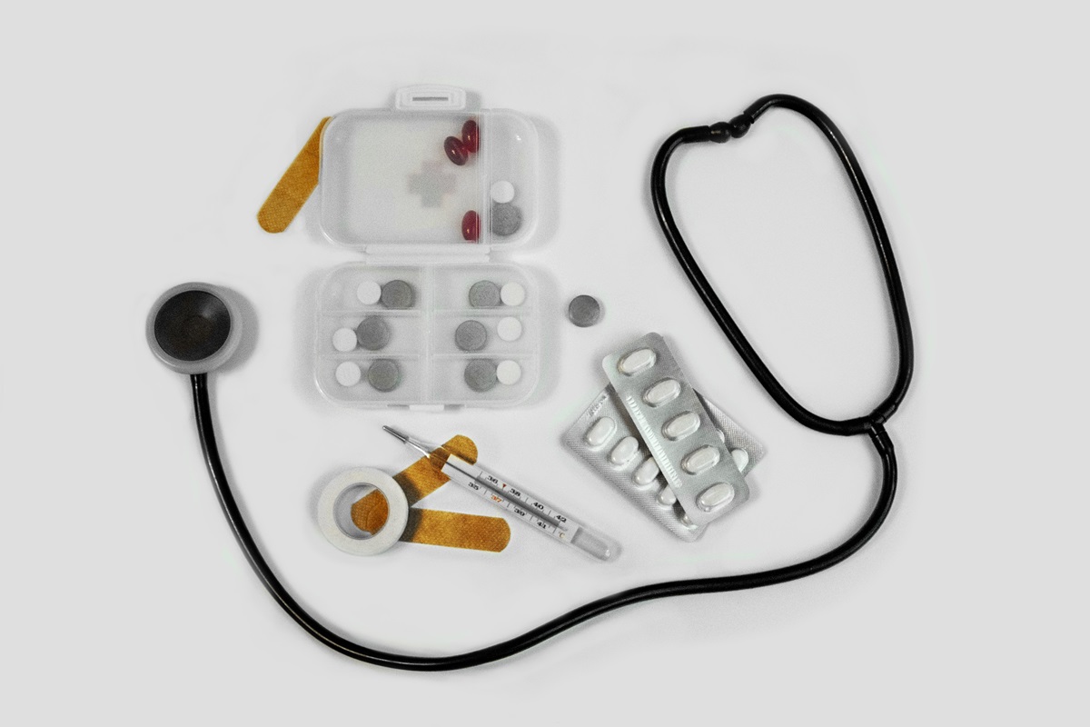 Stethoscope, pills, thermometer and bandages