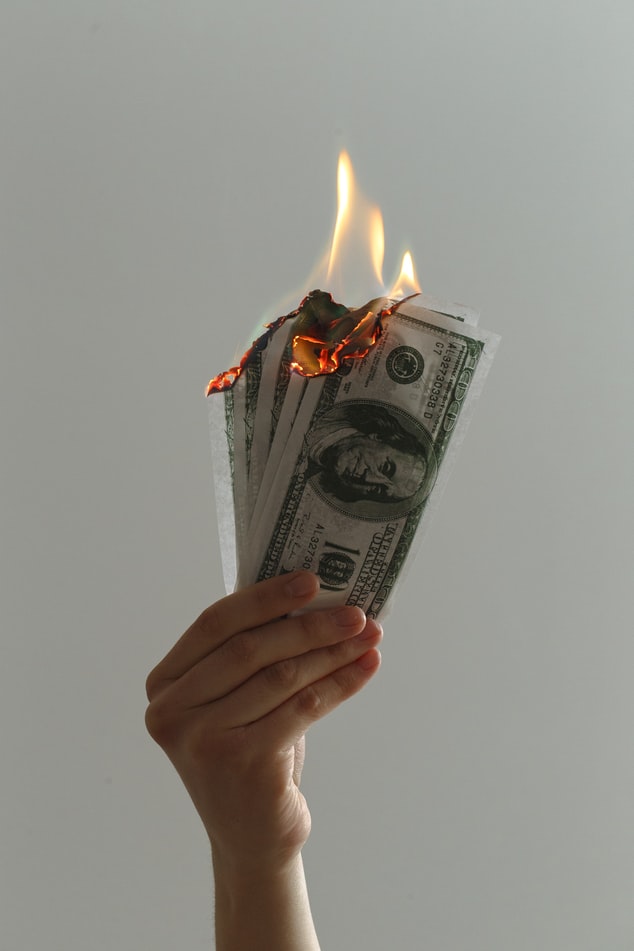 Brennende Geldscheine