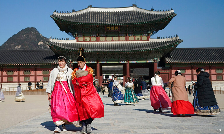 people outside gyeongbok palace south korea